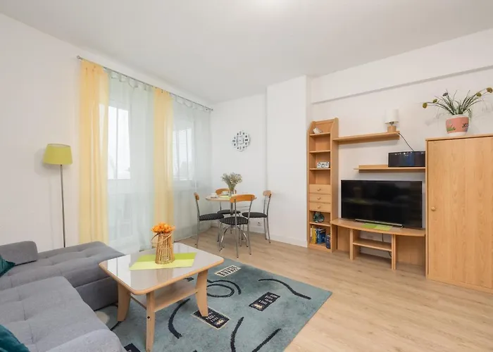 Comfy Turystyczna 300 M To The By Renters Apartamento *